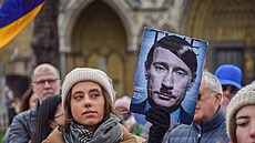 ena drí transparent s obálkou asopisu Time zobrazující ruského prezidenta...