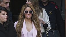 Shakira pi odchodu ze soudu (Barcelona, 20. listopadu 2023)