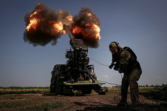 Ukrajinci nadále potebují v boji proti ruským okupantm dodávky zbraní a...