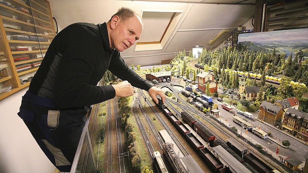 Radislav Wimmer tvoil modelovou eleznici o rozmru 5,1 krát 2,5 metru na pd...