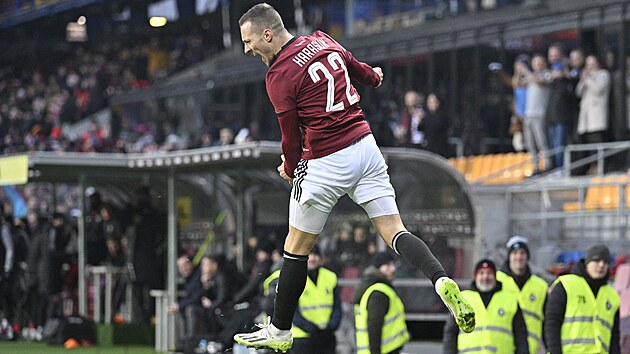 Sparťanský křídelník Lukáš Haraslín se raduje ze svého gólu proti Jablonci.