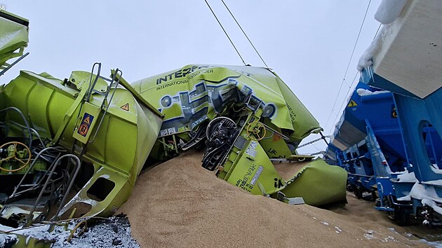 Sílu nárazu dokumentuje například tento snímek. (3. prosince 2023)