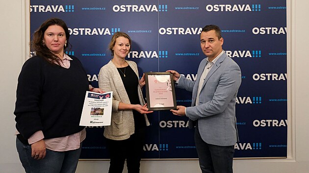 Titul Cykloskokan roku z&iacute;skala letos Ostrava. Město v posledn&iacute;ch pěti letech vybudovalo nejv&iacute;ce cyklotras a celkov&eacute; d&eacute;lce v&iacute;ce než 22 kilometrů. Za město oceněn&iacute; převzal n&aacute;městek prim&aacute;tora Ale&scaron; Boh&aacute;č.