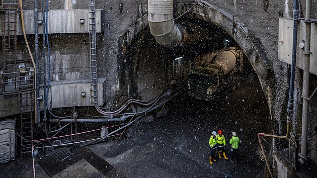 Dělníci v rámci stavby metra D prorazili poslední metry ze spojovacího tunelu ze stanice Pankrác do stanice Olbrachtova. (1. prosince 2023)