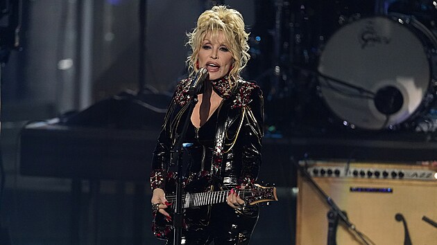 Dolly Parton se stala novm lenem Rokenrolov sn slvy. (6.11.2022)