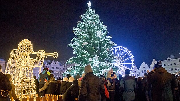 Plzeňské vánoční trhy navštěvují každoročně tisíce návštěvníků. (5. prosince 2023)