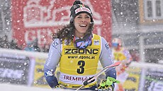 Federica Brignoneová se v cíli obího slalomu v Tremblantu raduje z prvního...