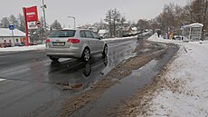 Na velkou kalu v prostoru autobusové zastávky na rekonstruované ásti...