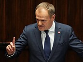 Nový polský premiér Donal Tusk pi projevu v Sejmu, dolní komoe parlamentu,...