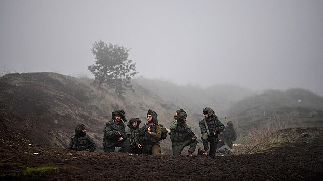 Izraelské cviení na Golanských výinách na pomezí Sýrie a Libanonu (6....