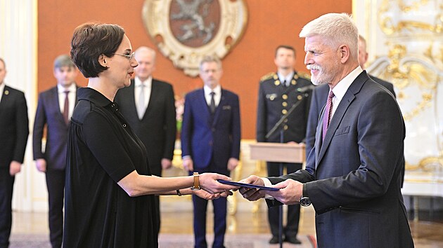Prezident Petr Pavel jmenoval jako nov stavn soudce Lucii Dalanskou Bnyaiovou a Zdeka Khna.