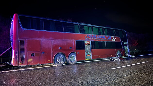 Dálnici D8 ve směru na Prahu uzavřela nehoda. (11. prosince 2023)