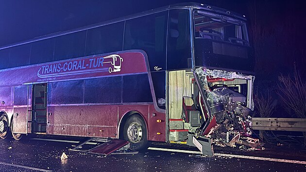 Dálnici D8 ve směru na Prahu uzavřela nehoda. (11. prosince 2023)