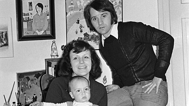 Iva Httnerov s manelem Ivanem Rajmontem a synem Matouem (1974)