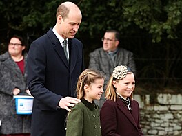 Princ William, jeho dcera princezna Charlotte a Mia Tindallová  odchází...