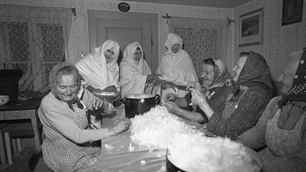 Ukázka draní peří v předvánočním čase na Valašsku