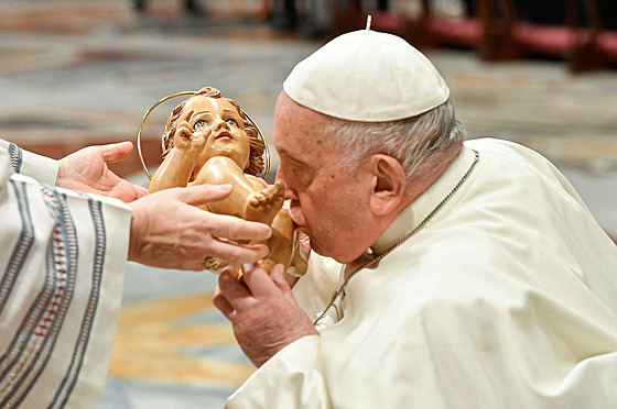 Pape Frantiek pi silvestrovské pobonosti vyzval vící k vdnosti. S...
