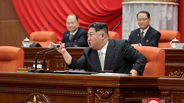 Severokorejsk vdce Kim ong-un pi zasedn vldnouc strany (31. prosince 2023)