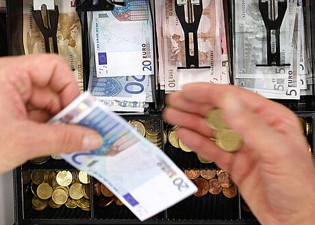 Celá ukradená suma byla v eurech (Ilustraní snímek).