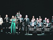 Glenn Miller Orchestra poprvé zavítal do Prahy v roce 1995. Od té doby tleso...