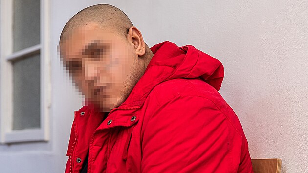 Obviněný z vraždy přezdívaný Orion u okresního soudu v Hradci Králové (5. ledna 2024)