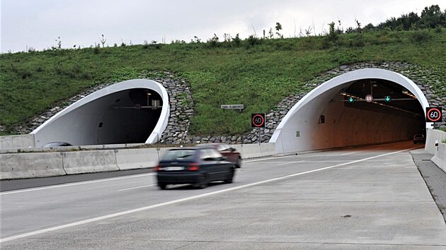 Dvoutubusový silniční tunel na D1 u Klimkovic.