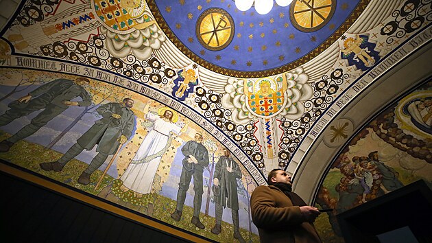 Kaple v areálu jihlavské policejní školy byla dlouho veřejnosti schovaná. Není jasné, kdo ji nechal postavit, kdo ji vyzdobil, ani kdo ji za socialismu restauroval. Veřejnost do ní zavede jihlavský badatel a historik Marek Skřivánek.