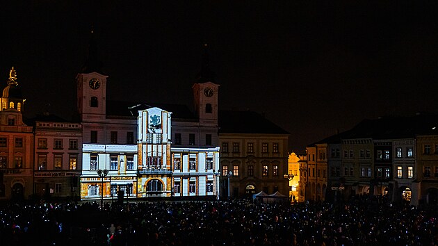 Hradec Králové spustil místo tradičního novoročního ohňostroje videomapping a laserovou show. (1. ledna 2024)