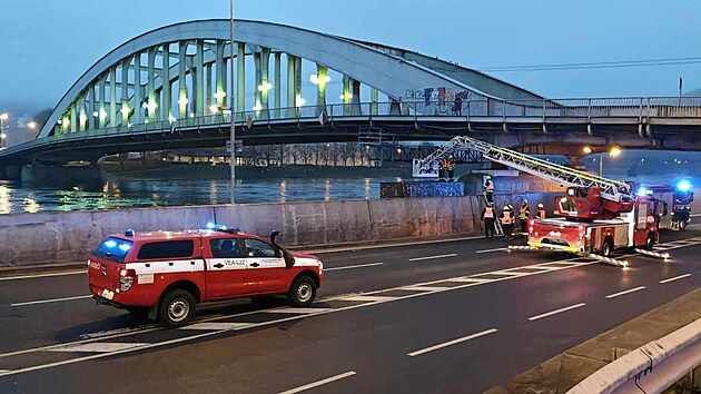 Odčerpávání vody z protipovodňové vany v Ústí nad Labem. (6. ledna 2024)