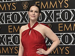 Emily Hampshire na udílení cen Emmy (Los Angeles, 15. ledna 2024)