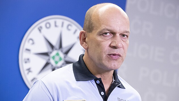 Němá policie. Na velkou část klíčových otázek kolem tragédie na filozofické fakultě policejní prezident Martin Vondrášek nechce nebo – jak tvrdí – nemůže odpovědět.