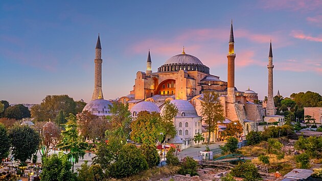 Monumentln chrm Hagia Sofia byl nkolik stolet kesanskm kostelem, ne byl zmnn v meitu po dobyt Konstantinopole.