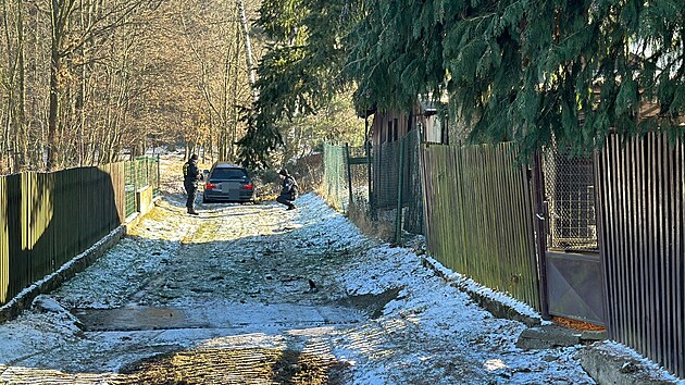 Řidič ujel policii a u obce Hluboš auto odstavil a utekl. Policie auto našla a zajistila, zastavovacími pásy prorazila všechny pneumatiky. Vzápětí odchytla i řidiče. (10. ledna 2024)