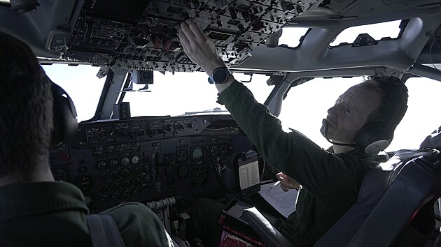 Francouzsk pilot d letoun AWACS, kter krou nad vchodnm Rumunskem a ste hranice NATO. (9. ledna 2024)