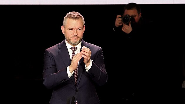 Šéf slovenské sněmovny a vládní strany Hlas-SD Peter Pellegrini ohlásil, že bude v březnových volbách kandidovat na prezidenta Slovénské republiky. Podle většiny sondáží je favoritem. (19. ledna 2024)