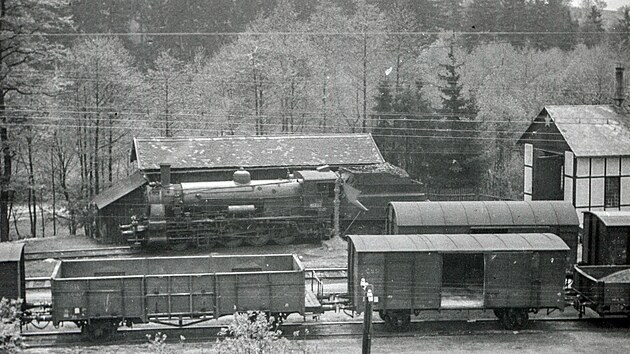 Lokomotiva ady 524.0 ve stanici Sedlany, cca v roce 1950
