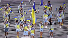 Ukrajintí sportovci pi slavnostním zahájení olympijských her v Tokiu.