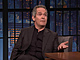 Herec Tom Hollander v talkshow Late Night (25. ledna 2024)