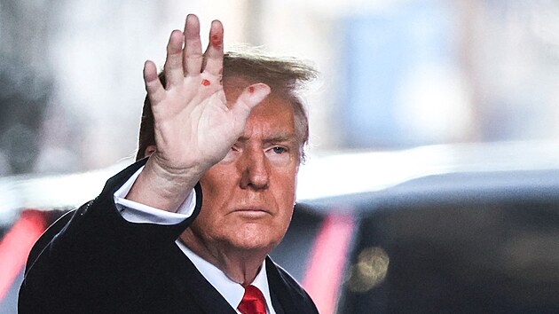 Donald Trump odjíždí z Trump Tower (17. ledna 2024)