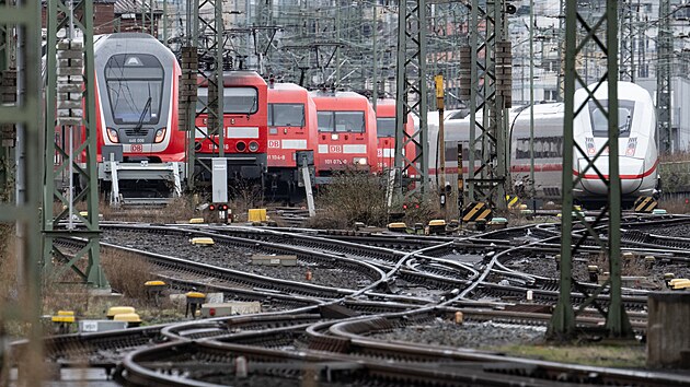 Vlaky se opět zastaví. Stávka německých drah v úterý ochromí i české spoje