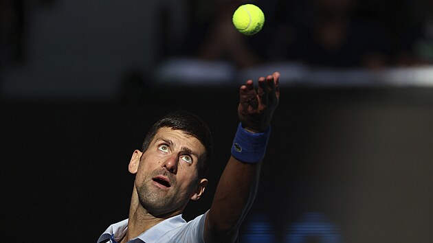 Novak Djokovi podv v semifinle Australian Open.
