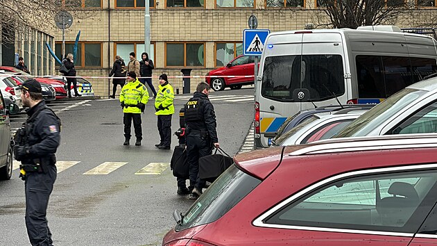 Zásah policistů v budově VŠE z důvodu anonymního nahlášení bomby. (23. ledna 2024)