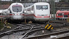 Nmecké dráhy Deutsche Bahn (DB) a odbory strojvedoucích GDL se dohodly na...