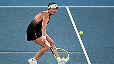 eská tenistka Barbora Krejíková v akci ve tvrtfinále Australian Open