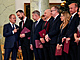 Inaugurace nové polské vlády. Vlevo premiér Donald Tusk, vpravo od nj ministr...