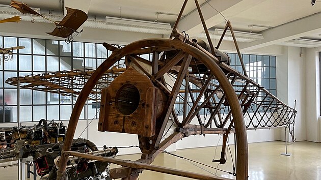 V roce 1910 se tento stroj Karla a Hanse Vollmoellerovch dostal do vzduchu.
