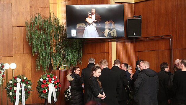 Lidé se v Ostravě loučí se zesnulým hercem Norbertem Lichým.