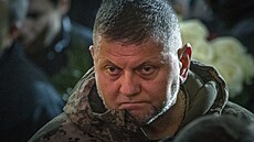 Náelník ukrajinského generálního tábu Valerij Zalunyj na pohbu obtí nehody...