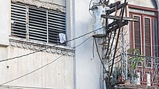 Transformátor pipevnný na starém dom v kubánské Havan  (24. záí 2023)