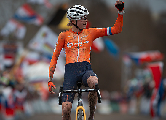 Nizozemka Fem van Empelová vítzí v závod en na cyklokrosovém mistrovství...